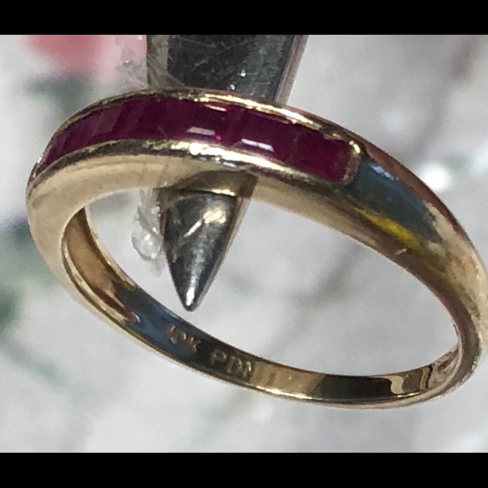 Women’s band style ring 10kt